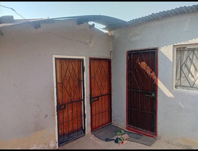 9 BEDROOM HOUSE FOR SALE IN COSMO CITY